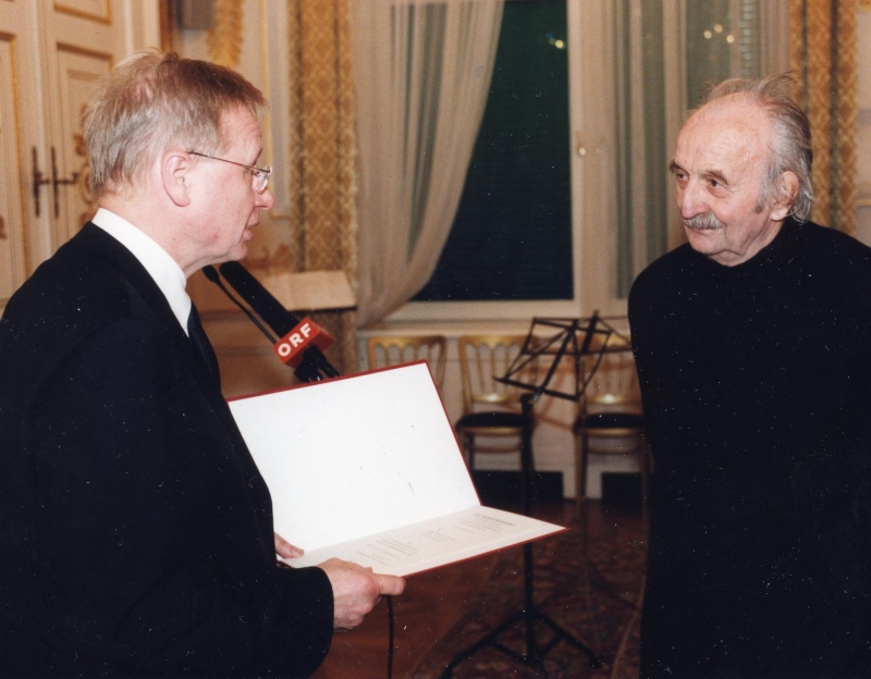 Verleihung des Ehrenkreuzes der Republik Österreich an Janko Messner durch Franz Morak