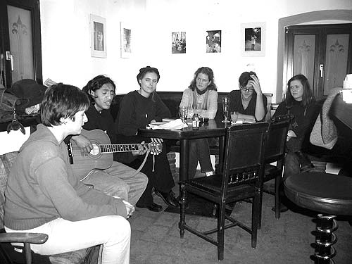 Judith Karner, Luis Alexander Cortez, Judith Götz, Daniel Müller, Maria Pircher bei cafe literario